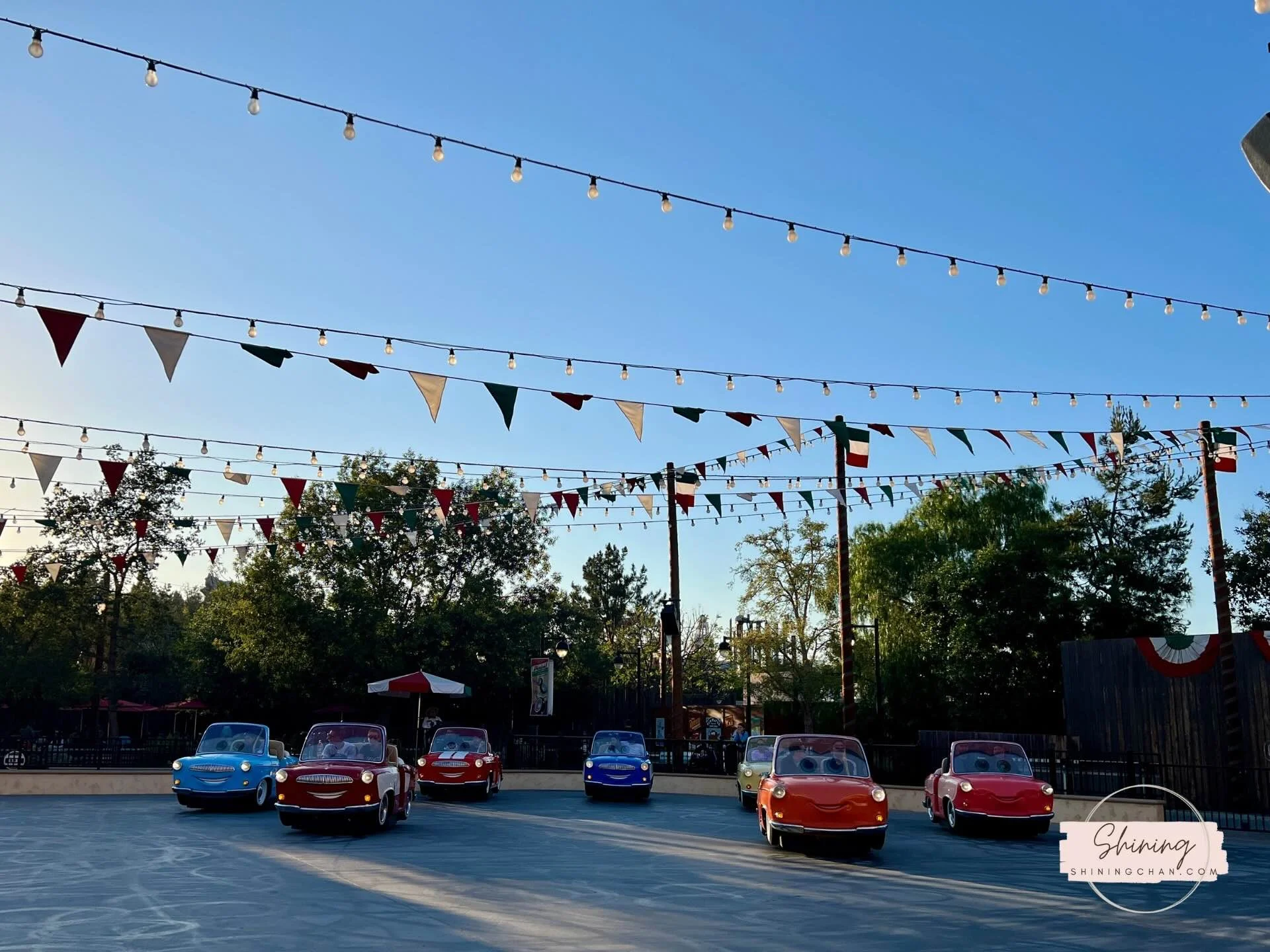加州迪士尼 Cars Land 路易吉旋轉車