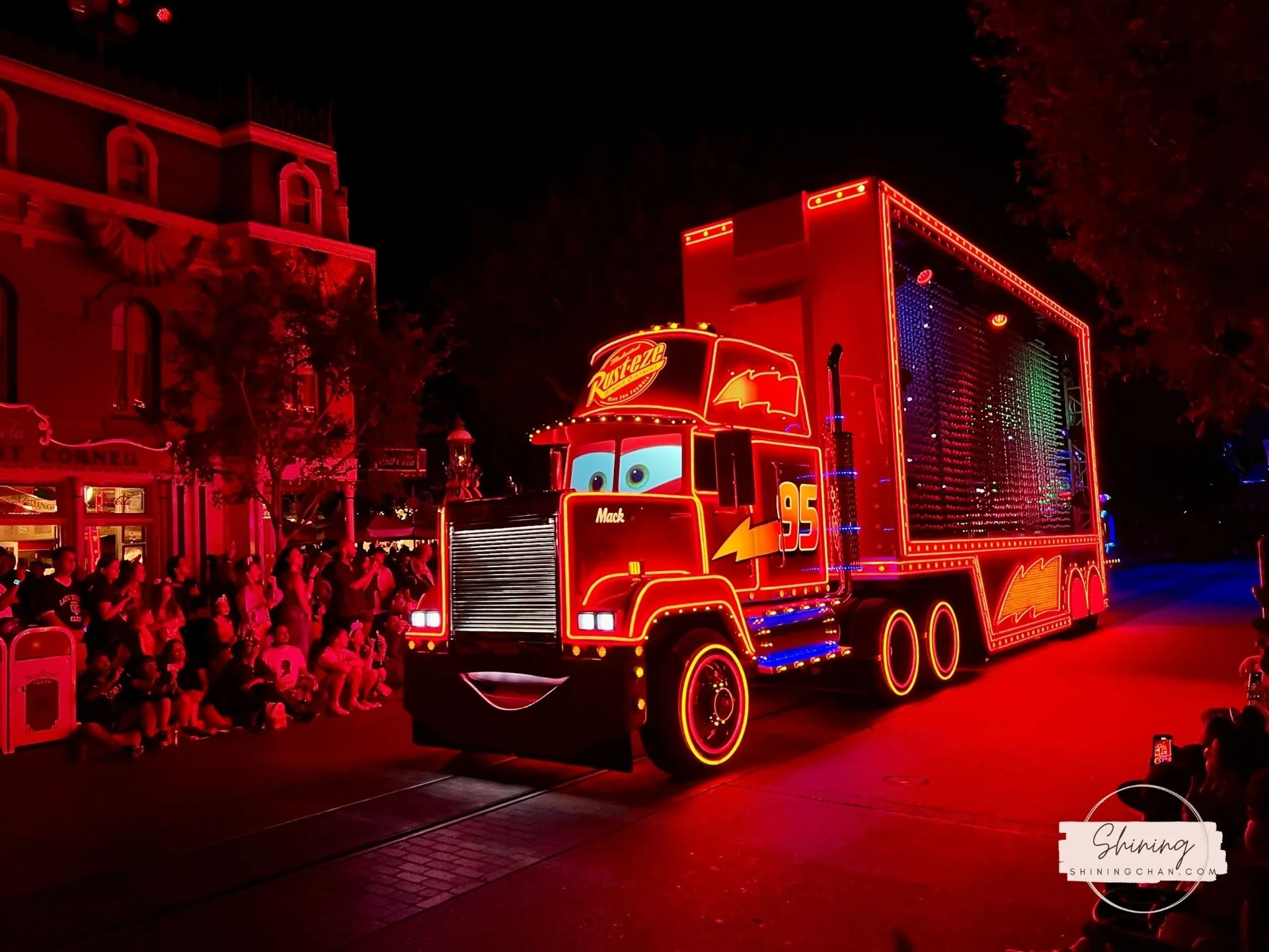加州迪士尼 70th Paint The Night Parade