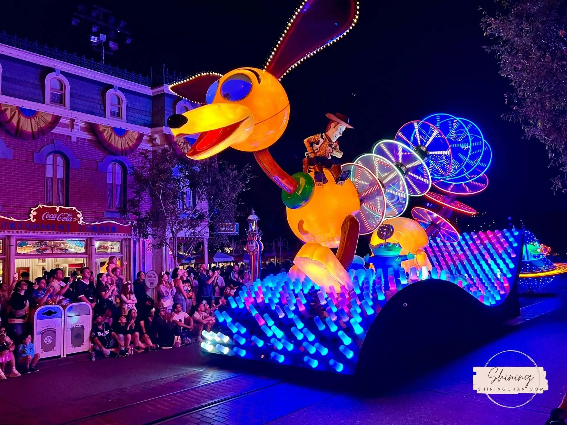 加州迪士尼 70th Paint The Night Parade 2